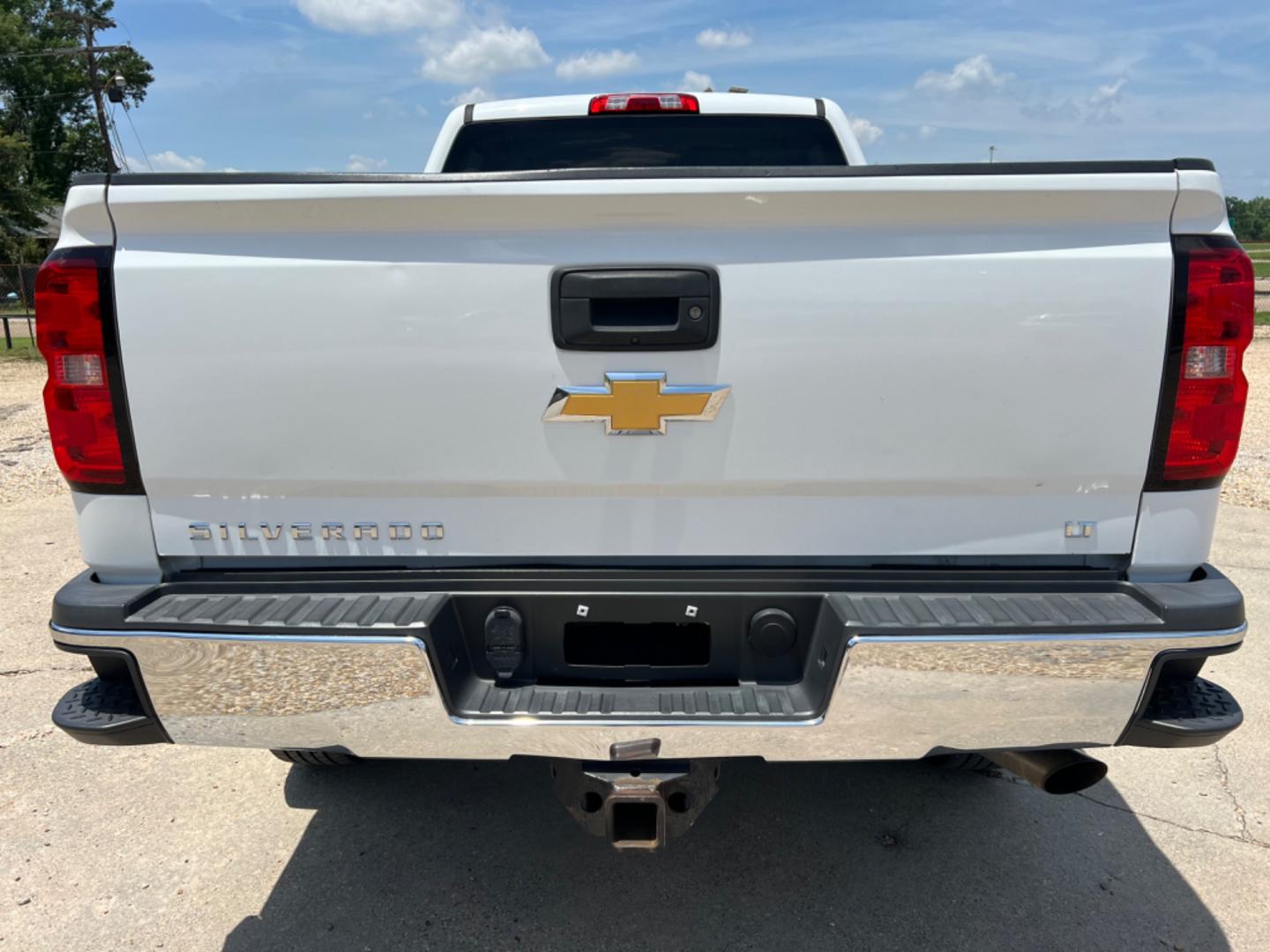 2017 White /Grey Chevrolet Silverado 2500HD LT (1GC1CVEG0HF) with an 6.0 V8 engine, Automatic transmission, located at 4520 Airline Hwy, Baton Rouge, LA, 70805, (225) 357-1497, 30.509325, -91.145432 - 2017 Chevy Silverado 2500HD Crew Cab LT 2WD **One Owner** 6.0 V8 Gas, 200K Miles, Power Windows, Locks, Mirrors & Seat, Cold A/C, Backup Camera, Spray In Bedliner, Tow Pkg. Small Dent In Bed (See Pic). FOR INFO PLEASE CONTACT JEFF AT 225 357-1497 CHECK OUT OUR A+ RATING WITH THE BETTER BUSINESS BU - Photo#6